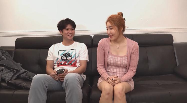 ảnh sex vú Chồng ham công việc để vợ cắm trại một mình với những người hàng xóm khu phố